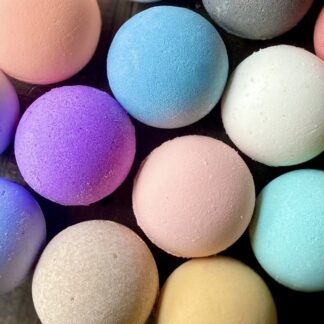 Four Black Leaves Bath Bomb